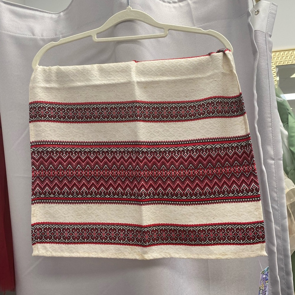 Elegant Red and Cream Table Runner